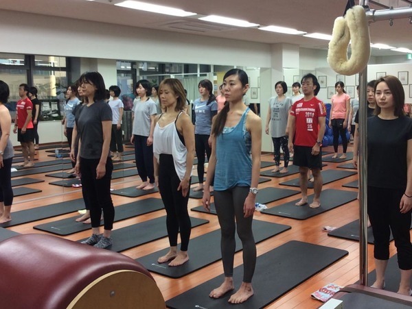 ピラティス三宮 神戸市中央区 料金詳細 体験500円の流れ Zen Place Pilates Grade２ ゼンプレイスピラティス とは 料金と全スタジオページ Basi スタイル ビクラム ヨガプラス