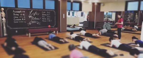 ゼンプレイスピラティス心斎橋 大阪市中央区 Zen Place Pilates Grade２ ゼンプレイスピラティス とは 料金と全スタジオページ Basi スタイル ビクラム ヨガプラス